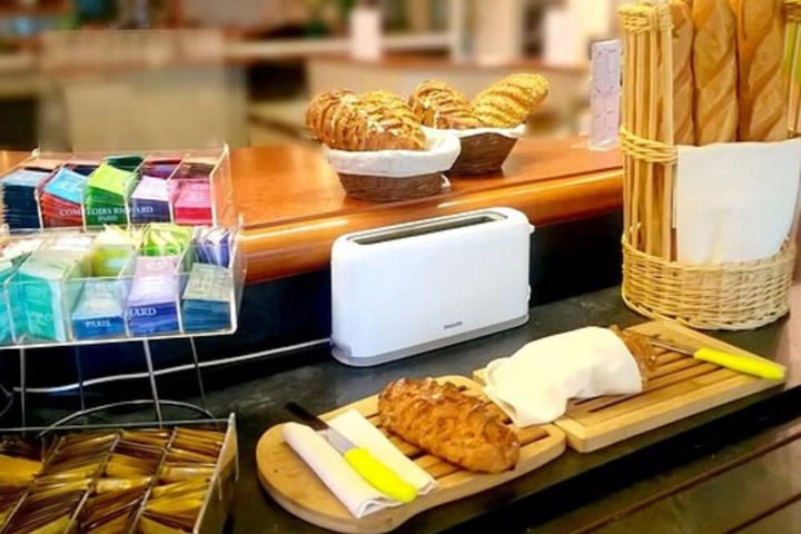 Breakfast/Coffee Service 30 of 44