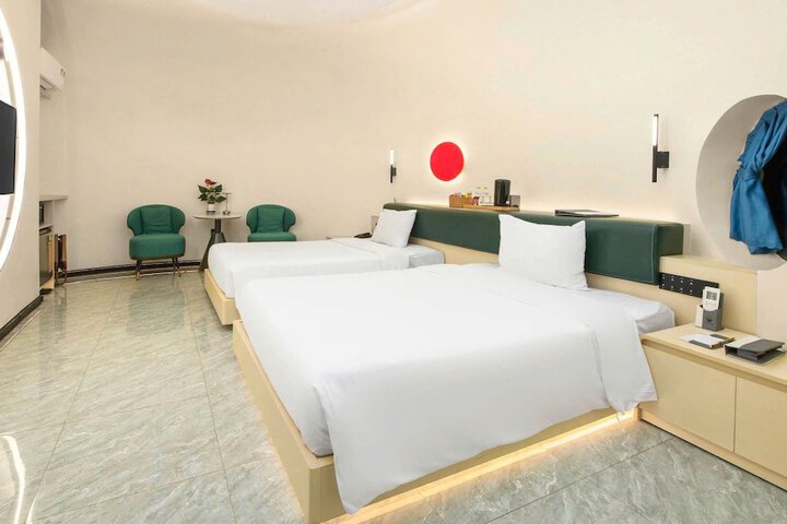 Room 10 of 63