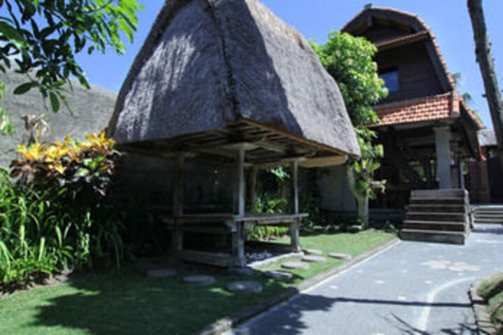 Hotel Exterior 7 of 35