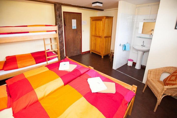 Room 4 of 27