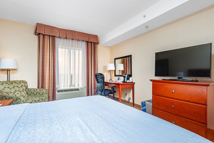 Standard | King Bed (10 of 19)