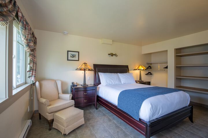 Room 10 of 32