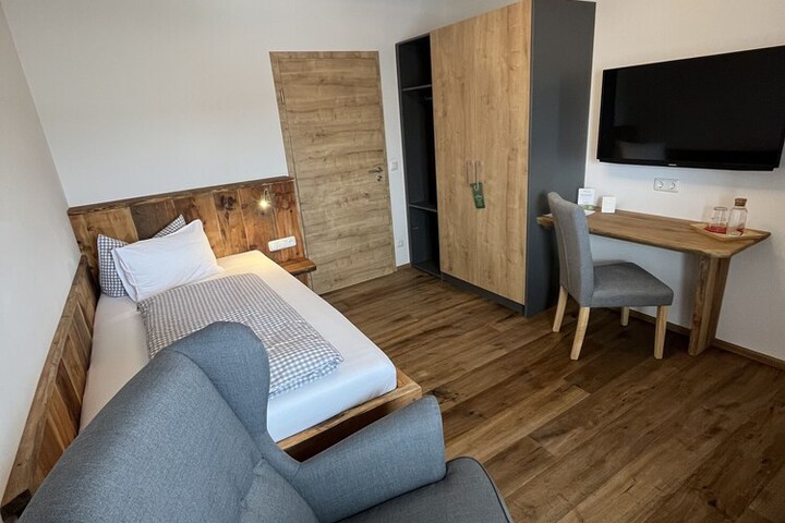 Room 28 of 71