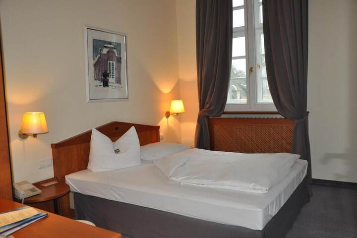 Room 12 of 32