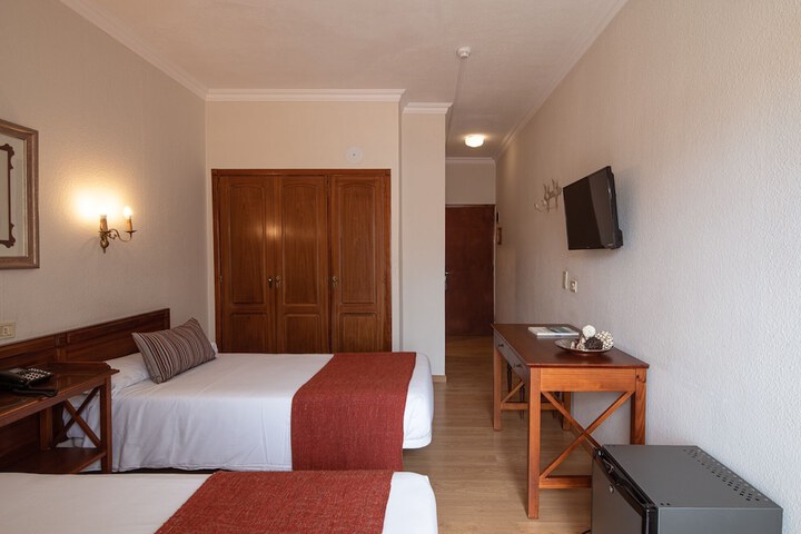 Room 27 of 82