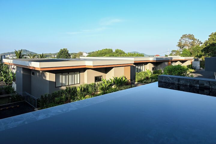Pool 230 of 251