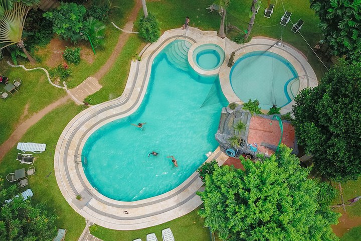 Pool 43 of 60