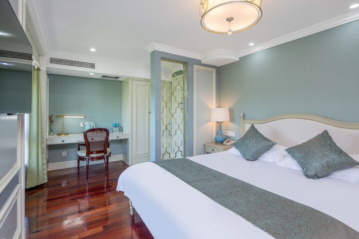 Room 10 of 37