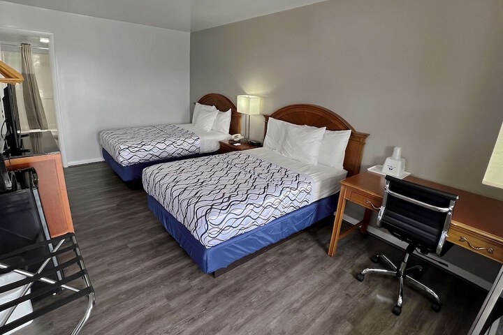 1 King Bed (4 of 4)