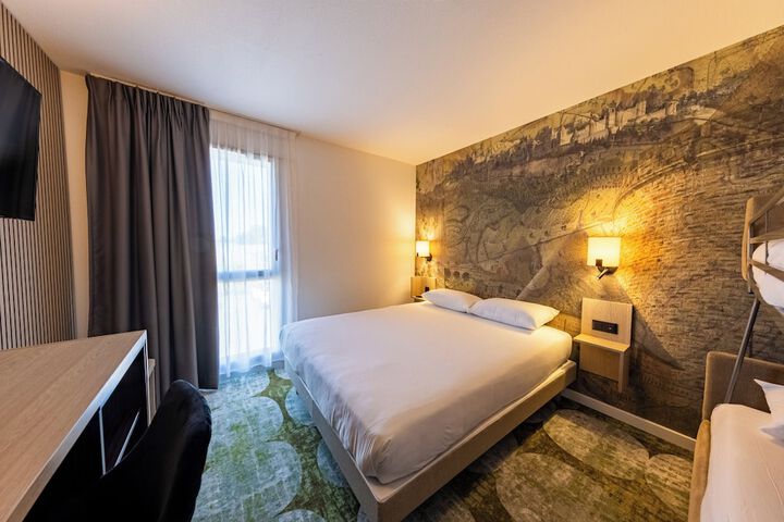 Room 28 of 105