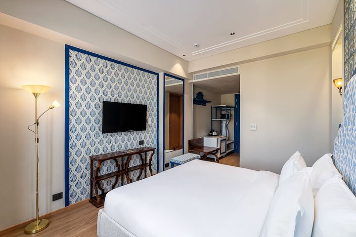 Room 11 of 38