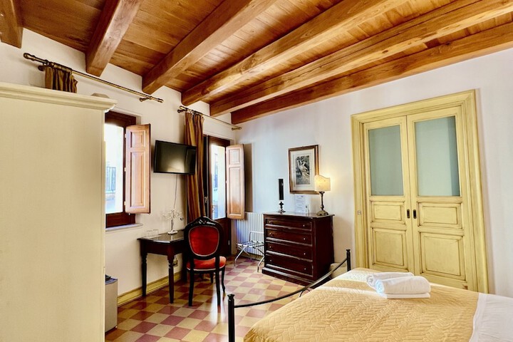 Room 45 of 83