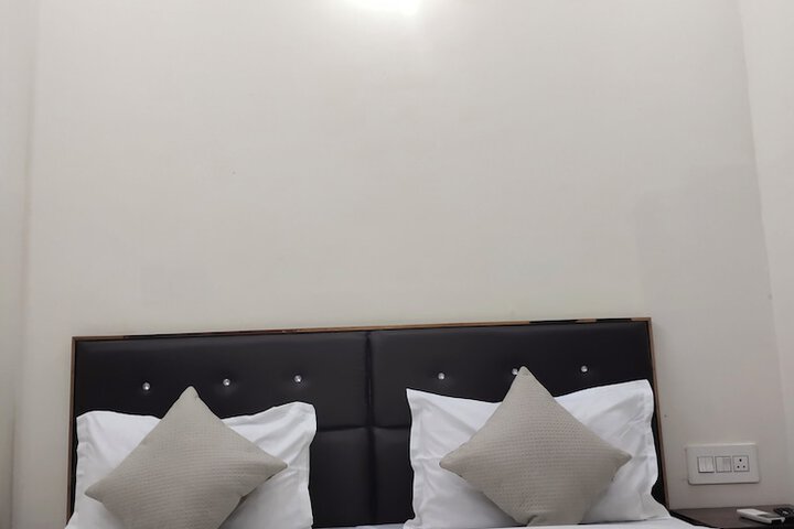 Room 8 of 20