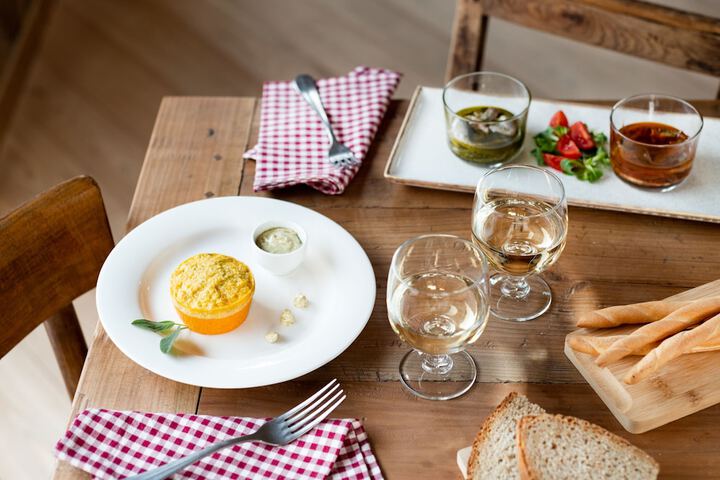 Dining 30 of 45