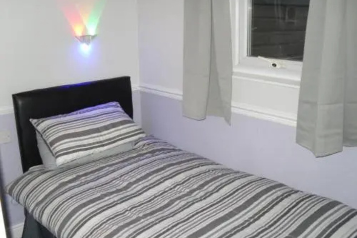 Room 5 of 17