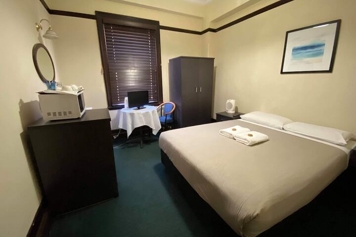 Room 4 of 19