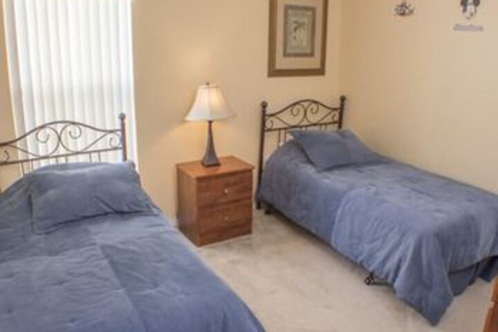 Room 10 of 18