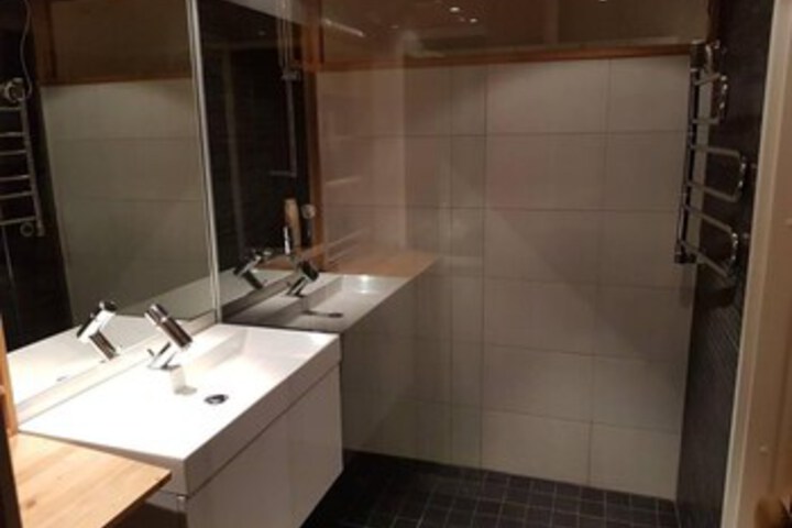 Room 2 of 17