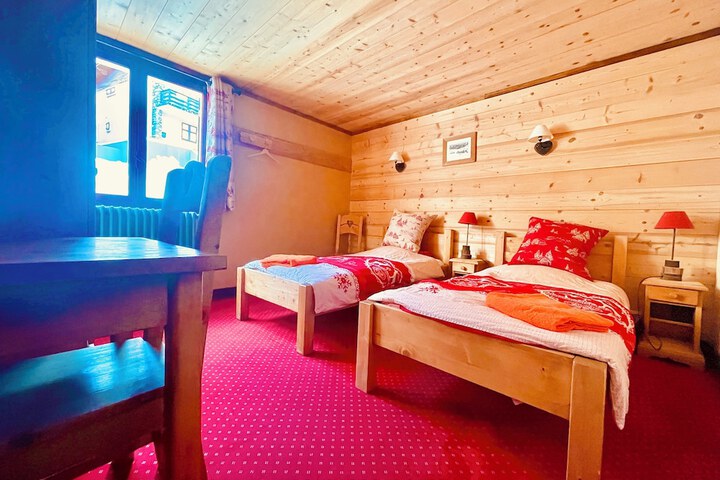 Room 5 of 82