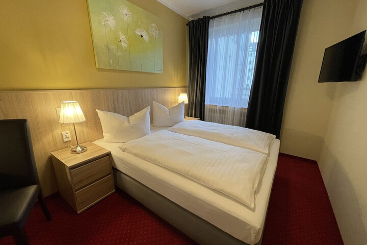Room 25 of 99