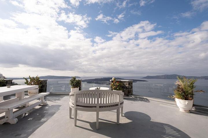 Loucas Hotel