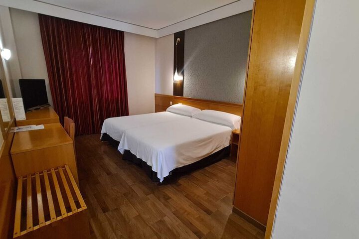 Room 12 of 79
