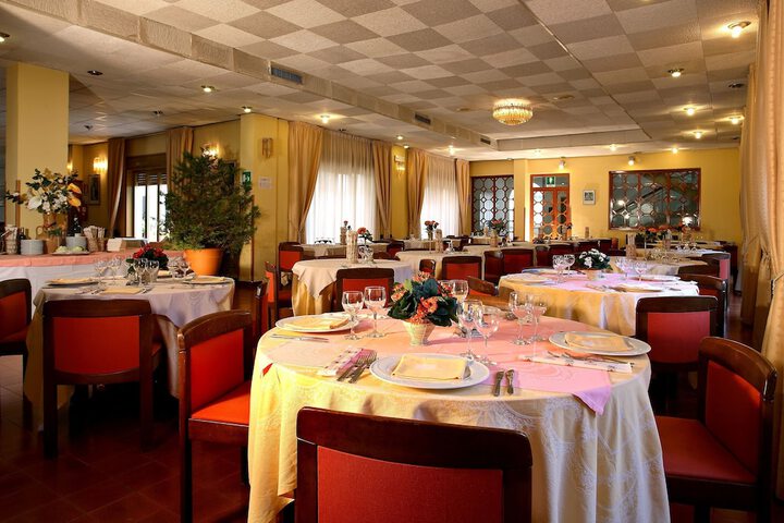 Dining 44 of 62