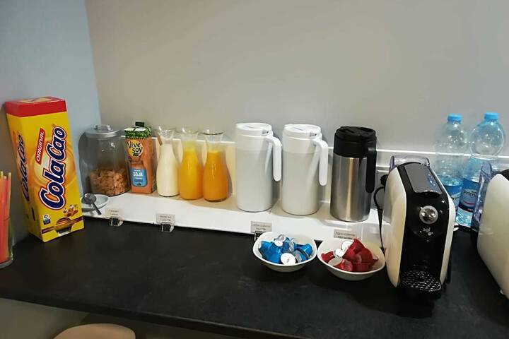Breakfast/Coffee Service 25 of 31