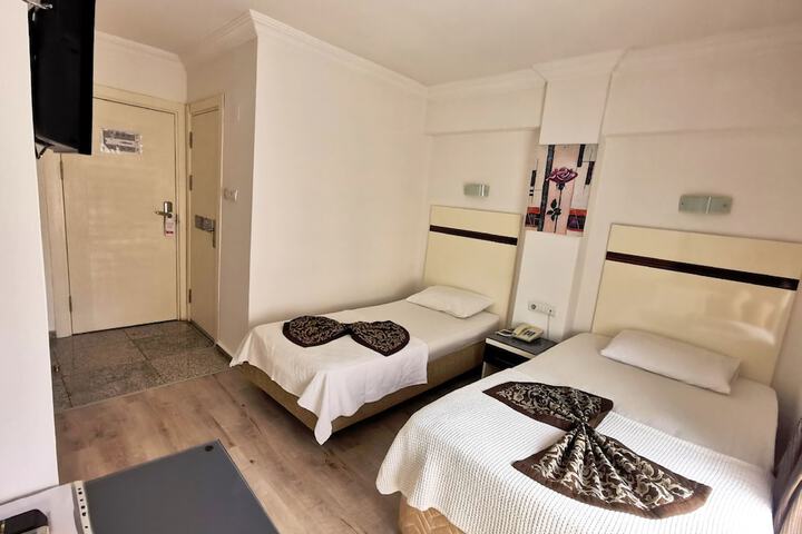 Room 8 of 40