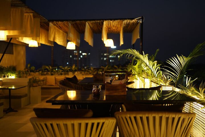 Lounge 17 of 30