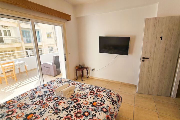 Room 6 of 10