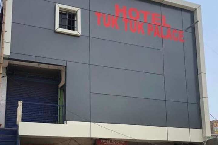 New Hotel Tuk Tuk Palace