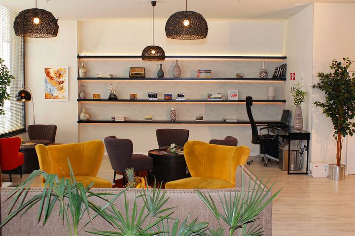Entrance & Lobby