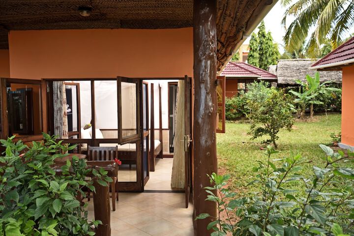 Hotel Exterior 113 of 113