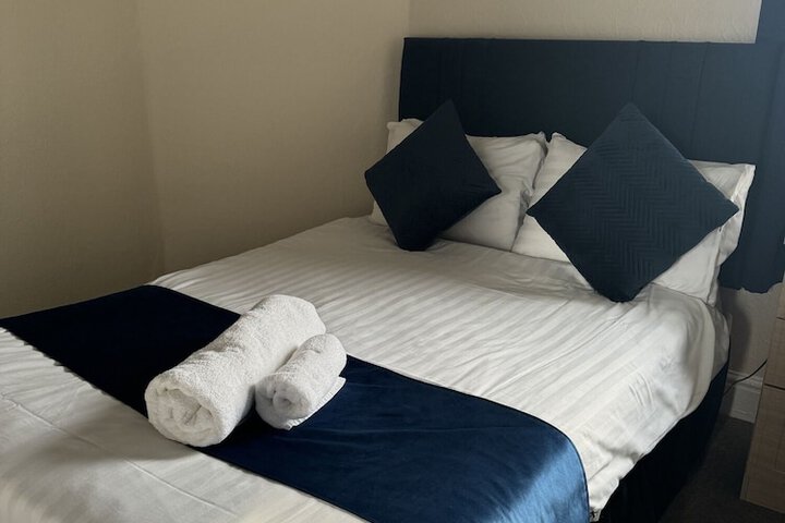 Room 3 of 28