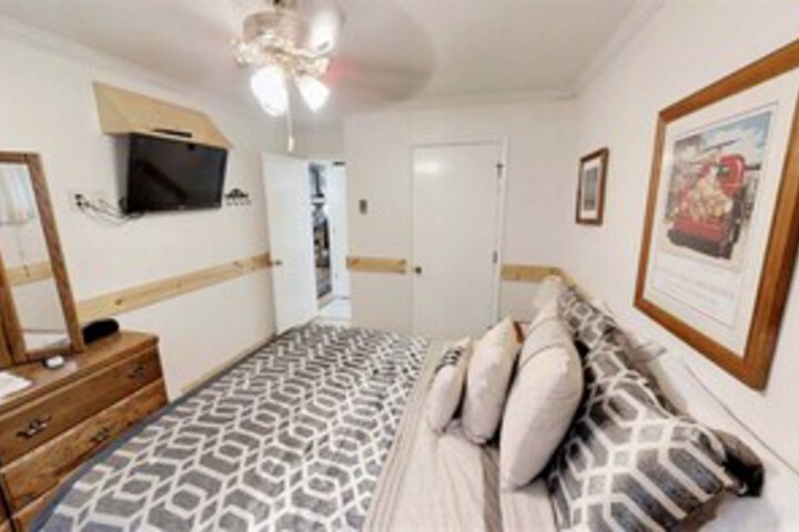Room 15 of 15