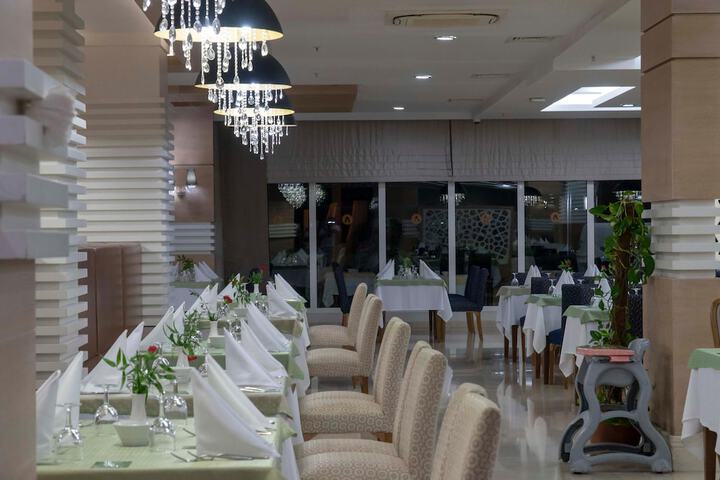 Dining 42 of 62