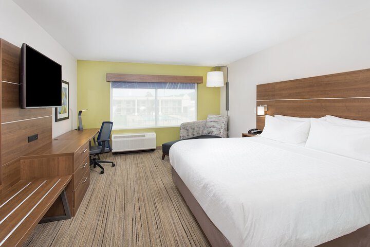 Standard King Bed Accessible (8 of 14)