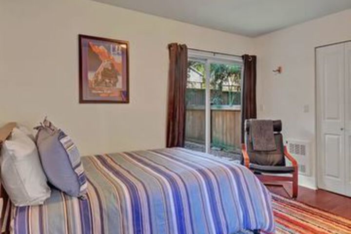 Room 7 of 18