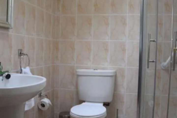 Room 4 of 5