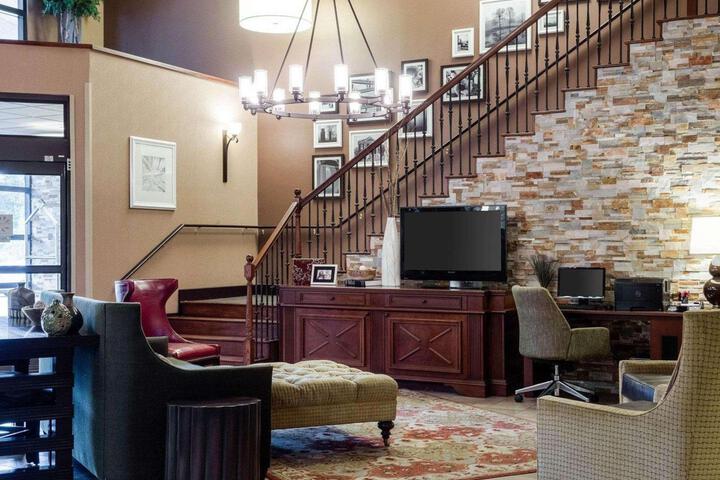 Entrance & Lobby