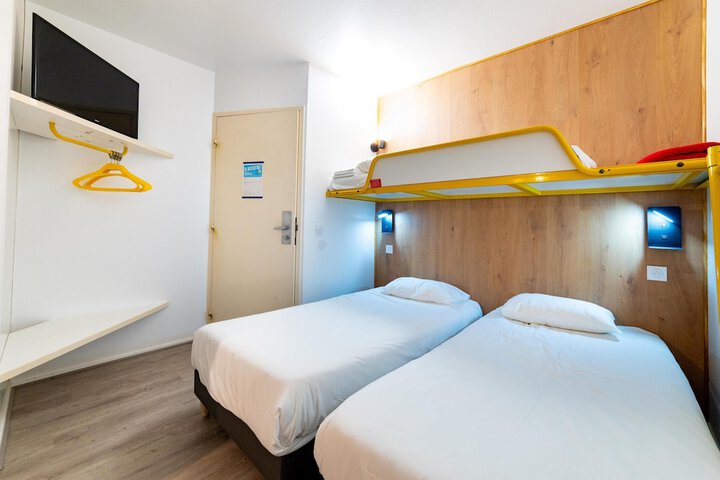 Room 15 of 34