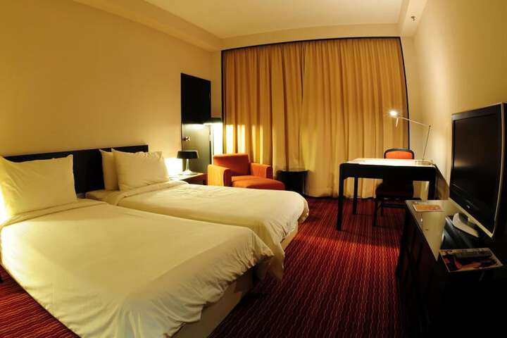 Room 4 of 20