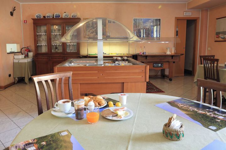 Breakfast/Coffee Service 20 of 47