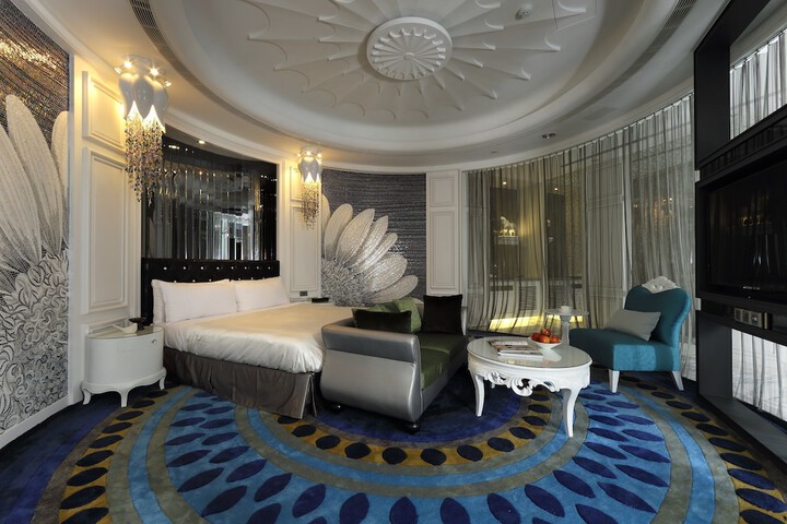 Room 11 of 38