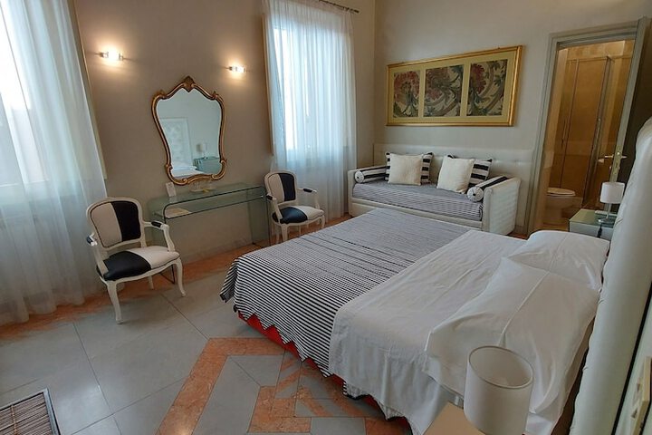 Room 10 of 37
