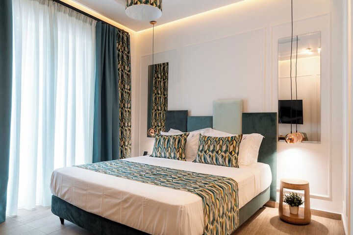 Room 3 of 83