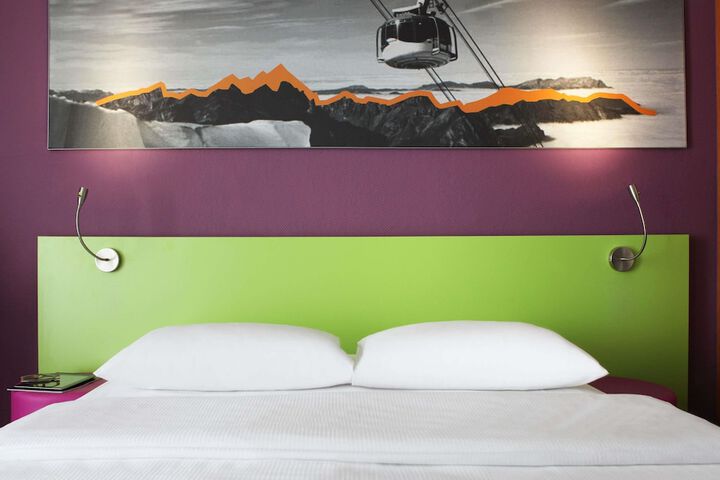Room 33 of 63