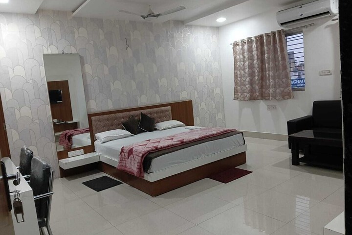 Room 14 of 32