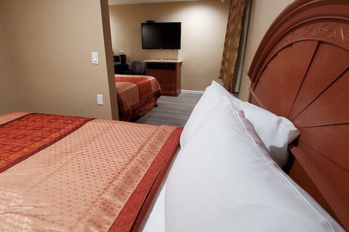 Room 8 of 33